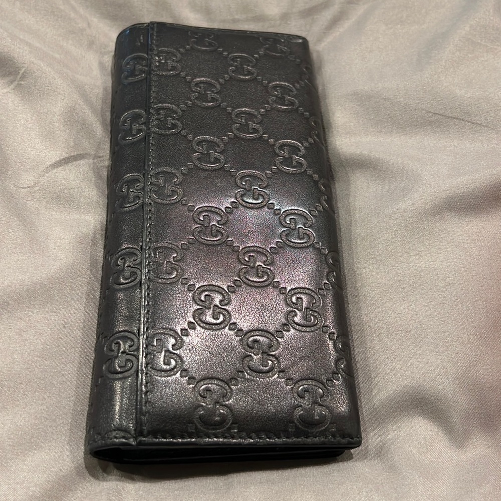 Authentic Gucci bifold inside zipper wallet for men (newsletter print)